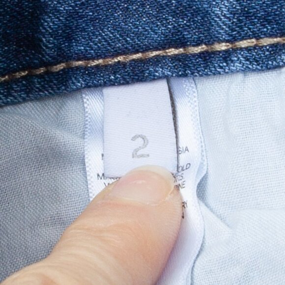 Express Jeans Distressed Denim Shorts‎ Size 2 - Picture 7 of 8